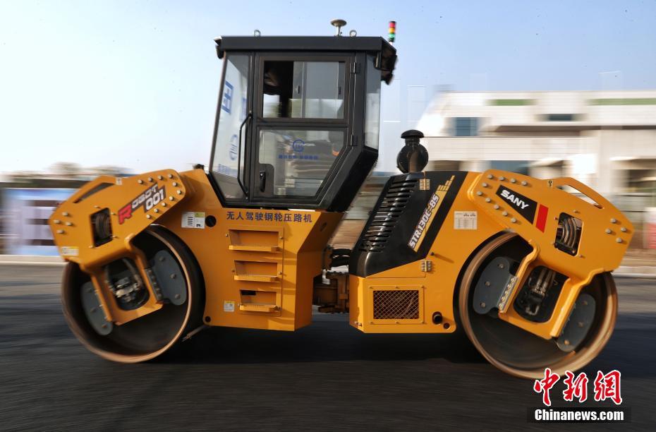 数智赋能筑通途 匠心护航公路梦——天玑科技以智能碾压技术重塑公路施工新范式(图1)