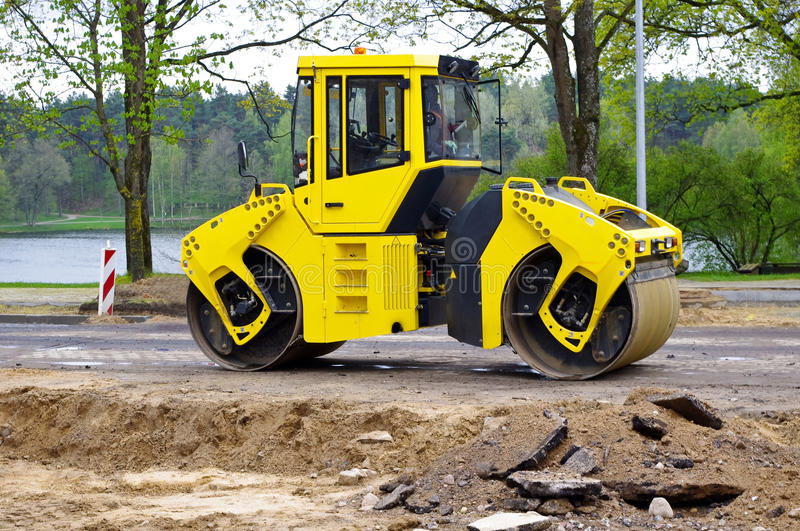 山东思拓瑞克工程机械有限公司专注制造沥青平板夯技术团队严格把控生产流程(图1)