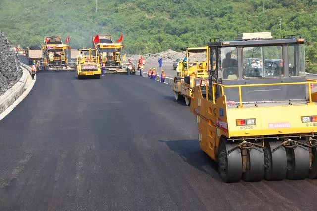 GB／T36513-2018移动式道路施工机械夯实机械安全要求(图1)