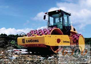 冲击式压实机——路基夯实处理中常见的重型设备(图1)