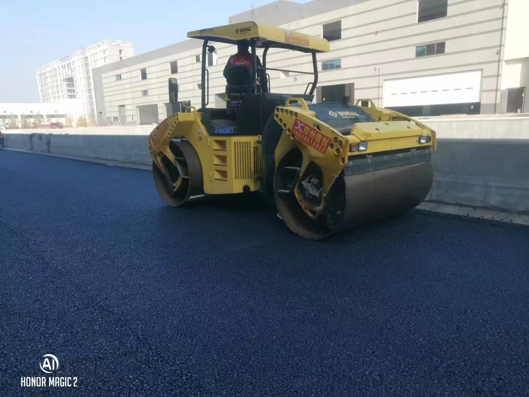 摊铺压实道路施工是道路建设中的关键环节(图1)
