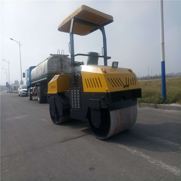 三一重工双钢轮压路机(图1)