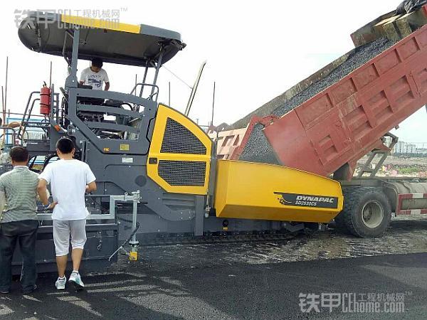 冲击碾压压路机对比强夯特点区别(图1)